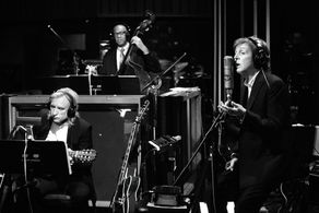 Paul McCartney and Joe Walsh in Paul McCartney's Live Kisses (2012)