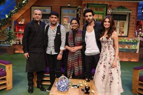 Tanvi Azmi, Paresh Rawal, Kriti Kharbanda, Kartik Aaryan, and Kapil Sharma in The Kapil Sharma Show (2016)