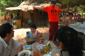 Carlos Cuarón directing Rudo & Cursi