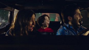 Pamela Adlon, Stephen Schneider, and Jason Drucker in Bumblebee (2018)