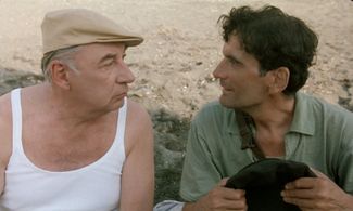 Philippe Noiret and Massimo Troisi in The Postman (1994)
