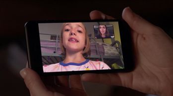 Marlow Barkley and Leighton Meester in Single Parents (2018)