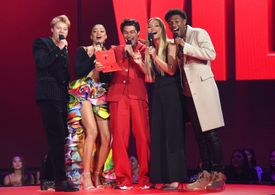 Kevin Mazur, Madelyn Cline, J.D., Madison Bailey, Chase Stokes, and Rudy Pankow at an event for 2021 MTV Movie & TV Awar