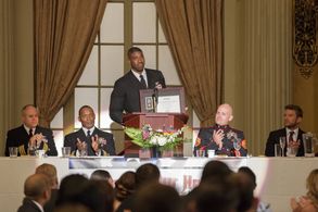 Ryan Phillippe, Tommie Earl Jenkins, and Terrell Carter in Shooter (2016)