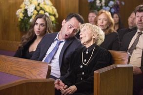 Ellen Albertini Dow, Nick Kroll, and Lila Lucchetti in New Girl (2011)