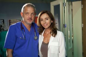 Ana Belén and Jordi Rebellón in Hospital Central (2000)