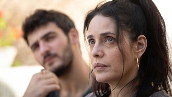 Dafna Dekel in Menagen VeShar (2021)