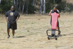 Shawne Merriman and Antone Davis in The Biggest Loser (2004)