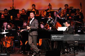 Stephen Van Dorn sings 