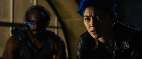 Jessica Henwick and Toby Onwumere in The Matrix Resurrections (2021)