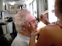 ED METZGER on set at Paramount Studios for EVERYBODY HATES CHRIS. Prep in 