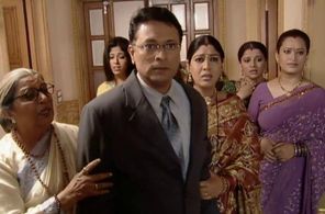 Suchita Trivedi, Rinku Karmarkar, Sakshi Tanwar, Lily Patel, Kiran Karmarkar, and Aditi Shirwaikar in Kahaani Ghar Ghar 