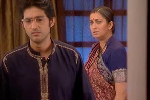 Smriti Malhotra-Irani and Hiten Tejwani in Kyunki Saas Bhi Kabhi Bahu Thi (2000)