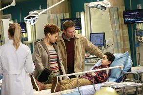 Greg Cromer, Michole Briana White, and Edgar Salas in Grey's Anatomy (2005)