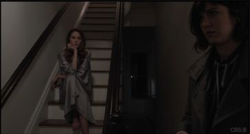 Mary Elizabeth Winstead and Paige Patterson in BrainDead (2016)