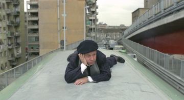 Paolo Villaggio in Fantozzi 2 (1976)