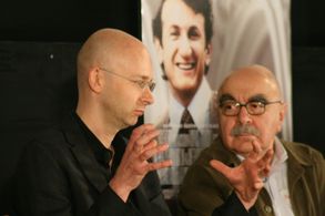 Chris Dickens explains his editing to panel moderator, ACE vice-president Alan Heim.