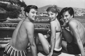 Cüneyt Arkin, Nilüfer Aydan, and Önder Somer in Girls of Istanbul (1964)