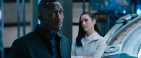 Jennifer Connelly and Mahershala Ali in Alita: Battle Angel (2019)