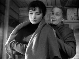 Ekaterina Kupriyanova and Tatyana Samoylova in The Cranes Are Flying (1957)