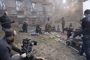 Still of Renes Rivera, Dani Deetté, Erin Kellyman, Noah Mills, Tyler Dean Flores, Indya Bussey and Desmond Chiam in The 