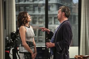 Teri Hatcher and Matthew Perry in The Odd Couple (2015)