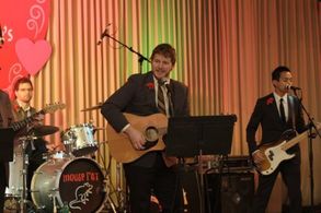 Chris Pratt and Alan Yang in Parks and Recreation (2009)