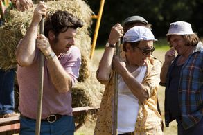 Gérard Darmon and Philippe Lellouche in My Best Holidays (2012)