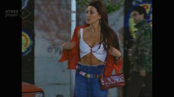 Juana Acosta and Sonia Castelo in Policías, en el corazón de la calle (2000)