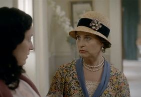 Miranda Wilson as Aunt Bessie Merryman