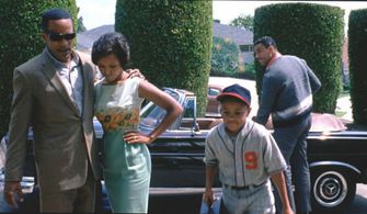 (L to r) JAMIE FOXX as American legend Ray Charles, KERRY WASHINGTON as Della Bea Robinson, TEQUAN RICHMOND. as Ray Char