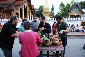 Rupert Boneham, Leo Temory, Jamal Zadran, and Victor Arroyo in The Amazing Race (2001)