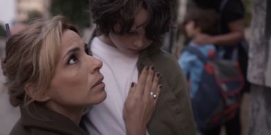 Vicente Ramirez and Teresa Tavares in A Mim, Nunca. (2022)