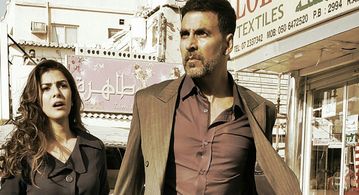 Akshay Kumar and Nimrat Kaur in Airlift (2016)