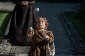 Kiruna Stamell in The Serpent Queen (2022)