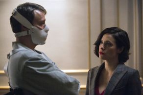 Caroline Dhavernas and Mads Mikkelsen in Hannibal (2013)