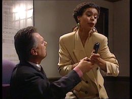 Carol van Herwijnen and Marielle van Sauers in We zijn weer thuis (1989)