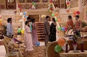 Neelam Mehra, Ali Asgar, Rinku Karmarkar, and Kiran Karmarkar in Kahaani Ghar Ghar Kii (2000)