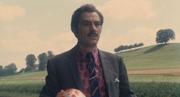 Nino Manfredi in Bread and Chocolate (1974)