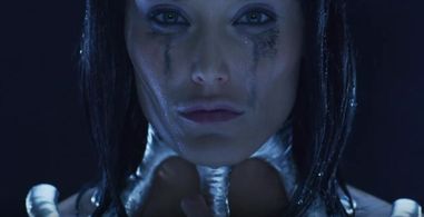 Silence Is Silver, Set