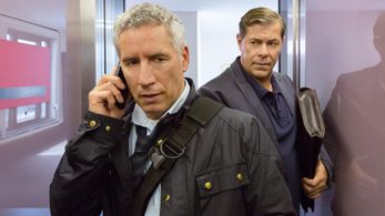 Ralph Herforth and Sven Martinek in Zoo Doctor: My Mom the Vet (2006)