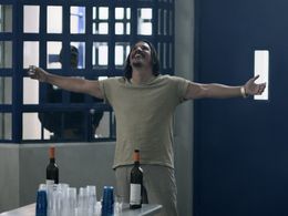 Sergio Peris-Mencheta in S.O.Z: Soldados o Zombies: The Breakout (2021)