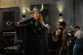 Jessica Kirson and Noah Syndergaard in Kevin Can Wait (2016)