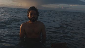 Arturo Lizardi in Extranjero : Foreigner (2018)