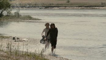 Aleksandra Justa and Agnieszka Grochowska in Beyond the Steppes (2010)