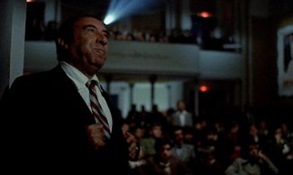 Enzo Cannavale in Cinema Paradiso (1988)