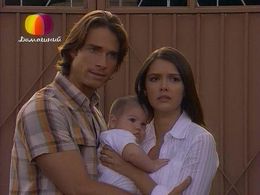Marlene Favela and Sebastián Rulli in Contra viento y marea (2005)