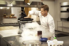 Richard Blais in Top Chef Duels (2014)