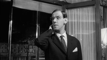 Enzo Garinei in Girl with a Suitcase (1961)