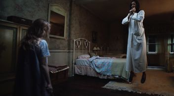 Stephanie Sigman and Talitha Eliana Bateman in Annabelle: Creation (2017)